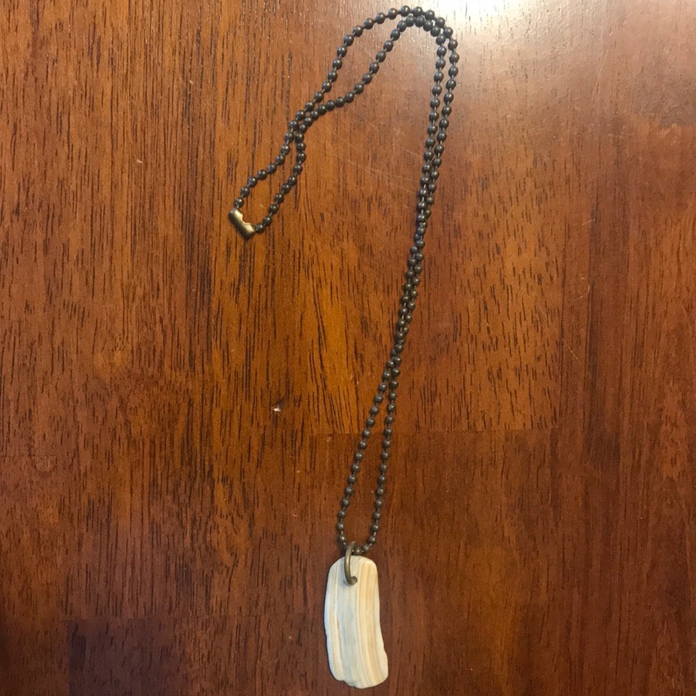 Seashell piece necklace